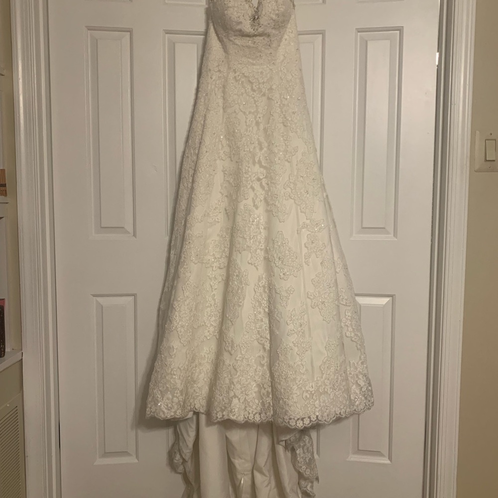 Elegant Lace Strapless Wedding Dress